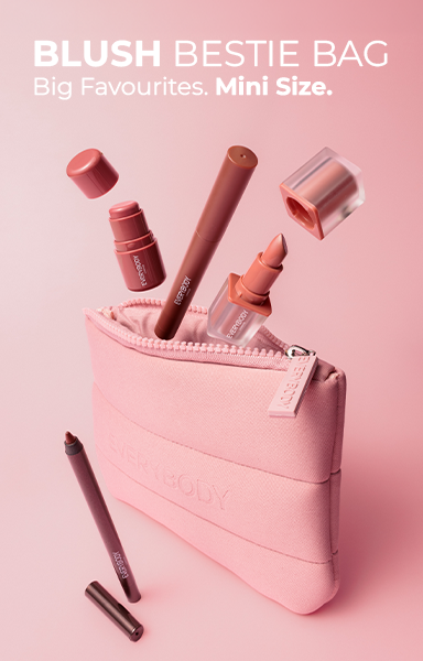 Różowa kosmetyczka Everybody London z miniaturami kosmetyków do makijażu Blush Bestie Bag.